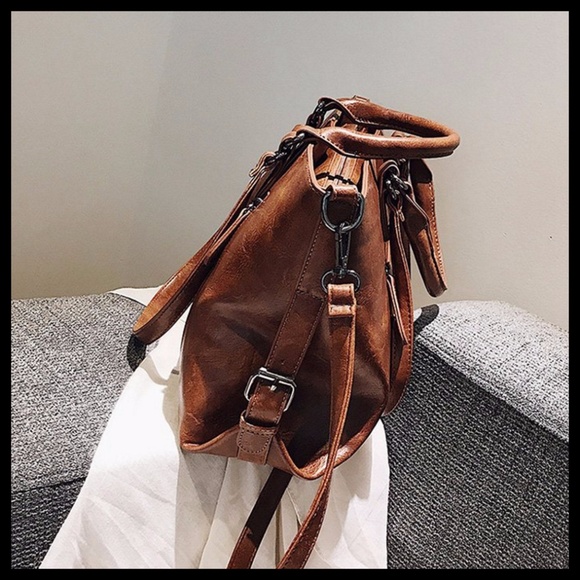 Elegant Brown Leather Crossbody Bag - Picture 5 of 8